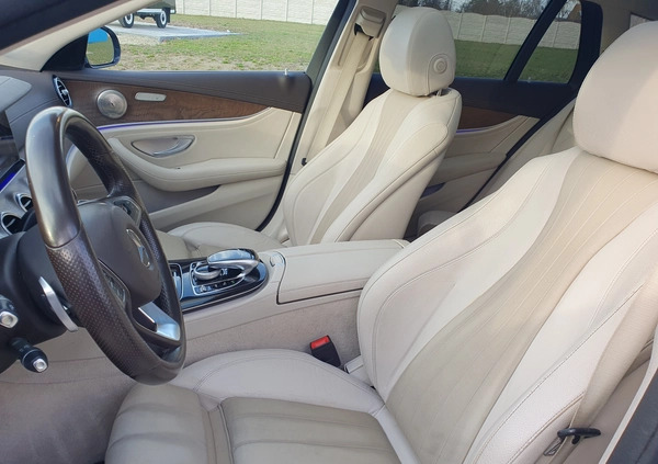 Mercedes-Benz Klasa E cena 139999 przebieg: 248000, rok produkcji 2017 z Biała małe 667